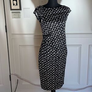 Diane Von Furstenburg Black and White Zig Zag Striped Midi Bodycon dress Size 6